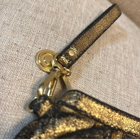 Glamorous Gold Crinkled Clutch with Metal Frame - Picture 2 of 12